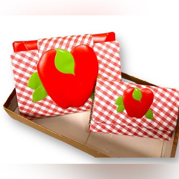 vintage red gingham wallet and key fob junior gift set, apple 🍎. NOS in box - Picture 2 of 10